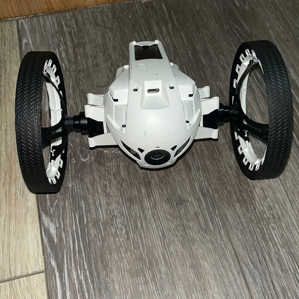 Parrot jumping sumo mini drone